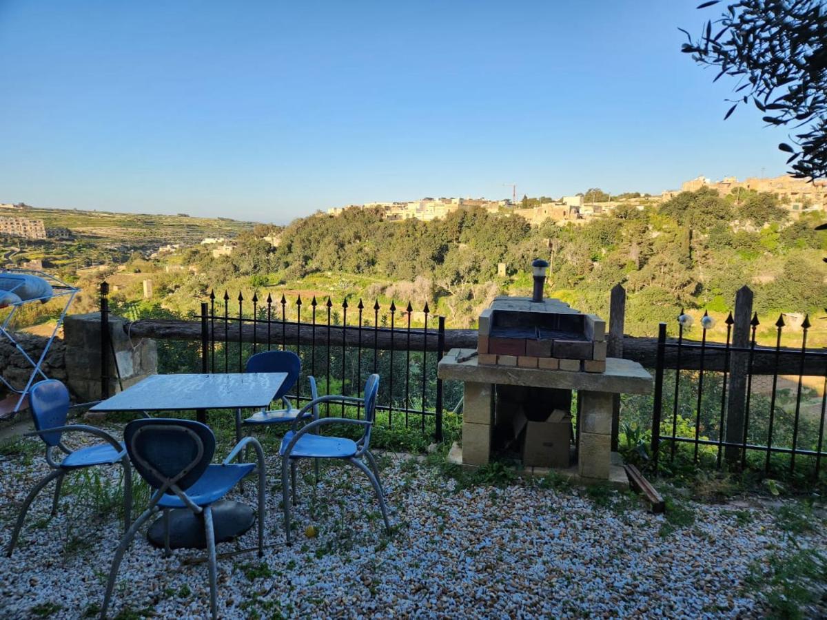 Gozo Island Escape Sleeps 4 With Private Bathroom Ghajn il-Kbira  Ngoại thất bức ảnh