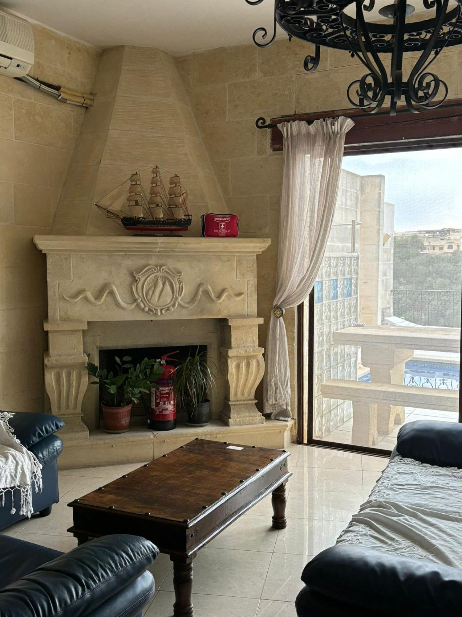 Gozo Island Escape Sleeps 4 With Private Bathroom Ghajn il-Kbira  Ngoại thất bức ảnh