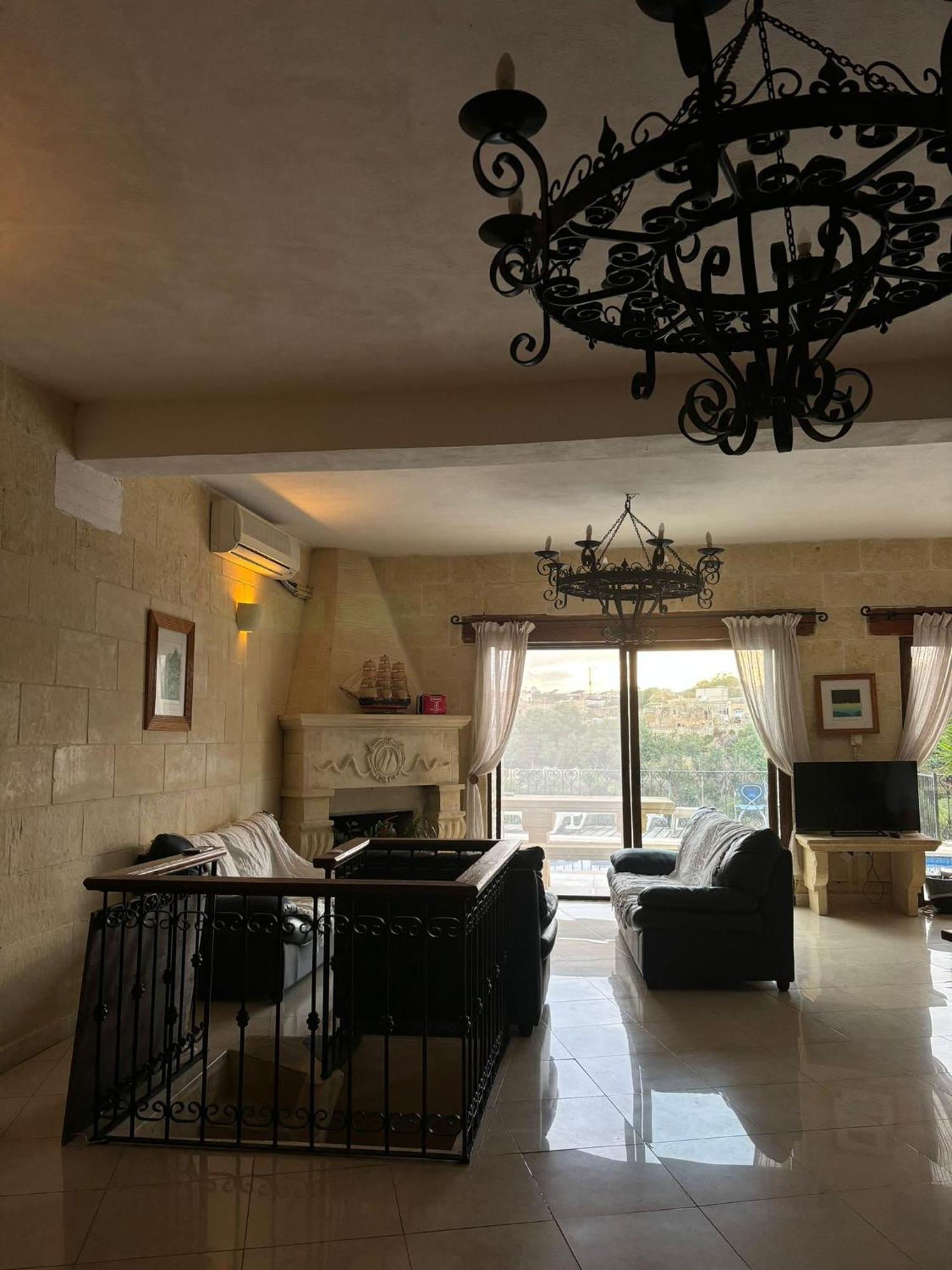 Gozo Island Escape Sleeps 4 With Private Bathroom Ghajn il-Kbira  Ngoại thất bức ảnh