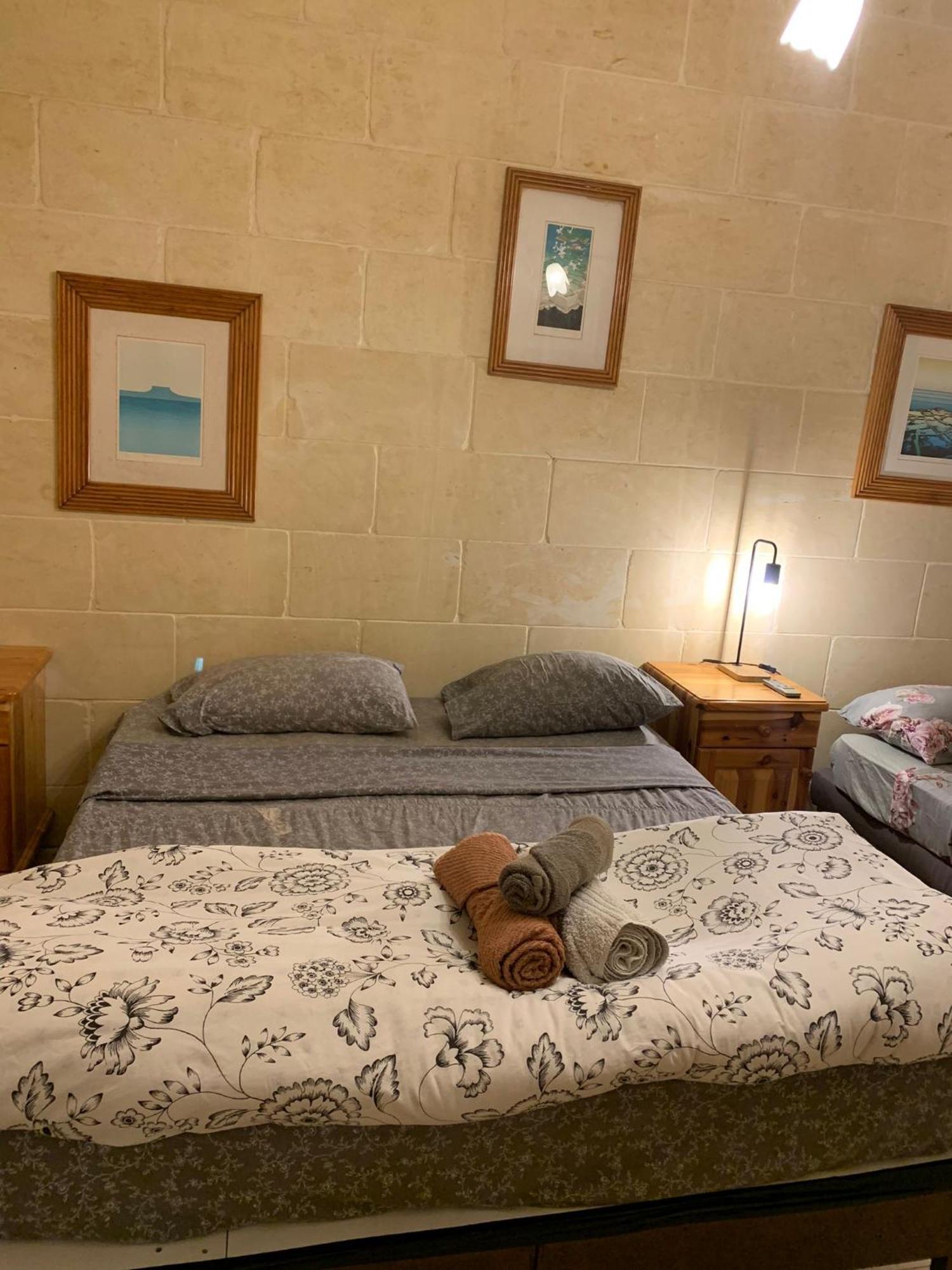 Gozo Island Escape Sleeps 4 With Private Bathroom Ghajn il-Kbira  Ngoại thất bức ảnh