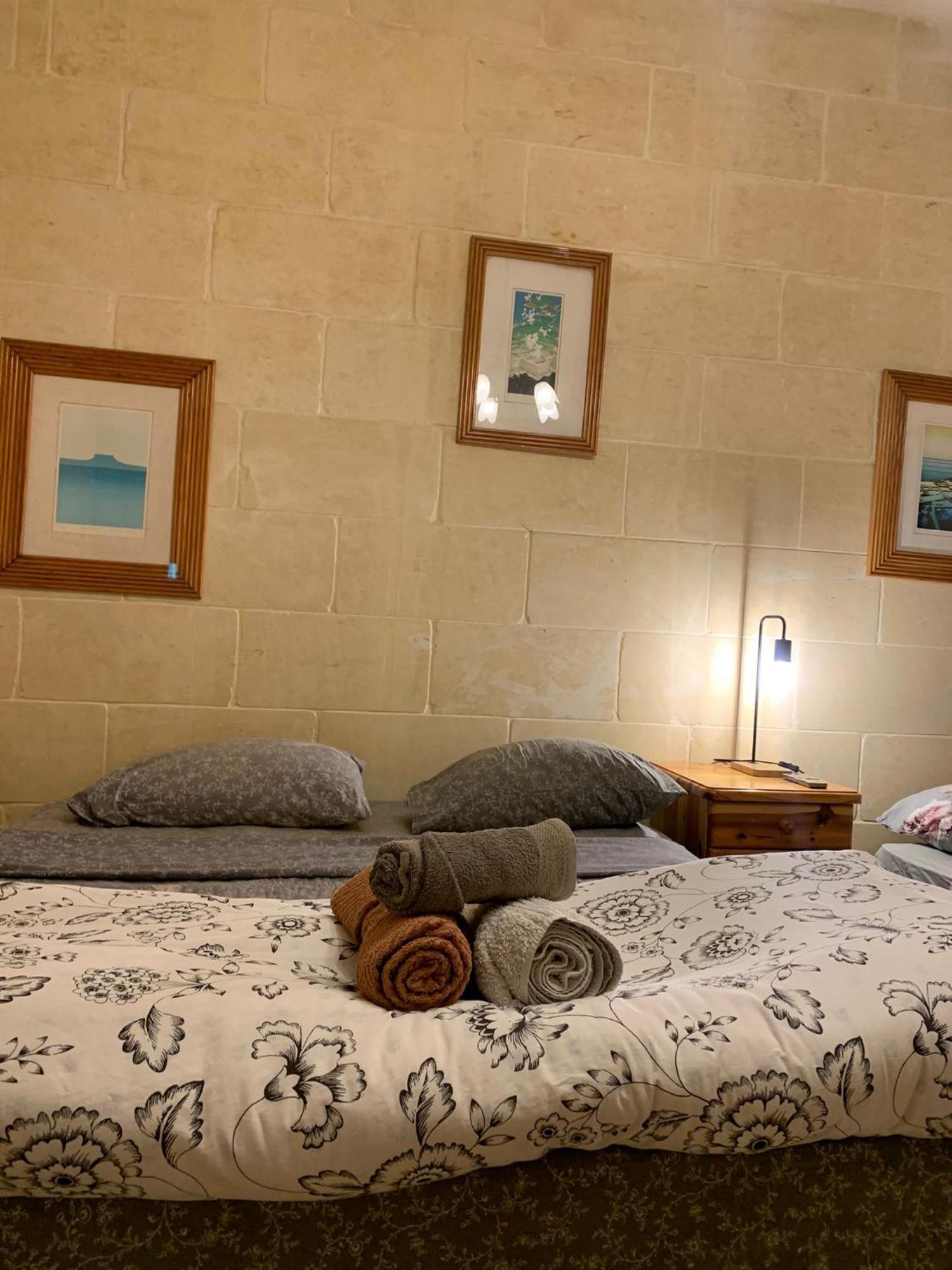 Gozo Island Escape Sleeps 4 With Private Bathroom Ghajn il-Kbira  Ngoại thất bức ảnh